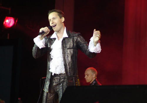 VITAS 亚洲巡演重庆演唱会 “PA旗舰视讯”演绎“海豚音”